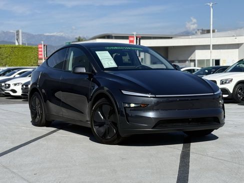 Used 2026 Tesla Model Y Long Range image 2