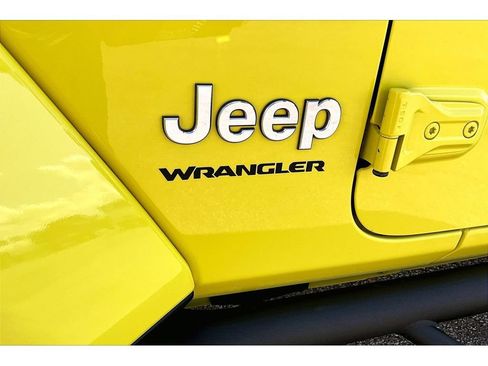 Used 2023 Jeep Wrangler Unlimited Sahara AWD/4WD image 39