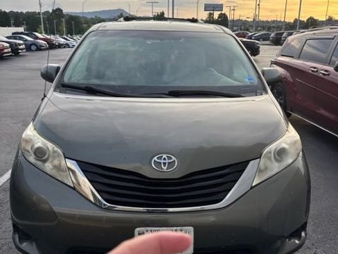 Used 2011 Toyota Sienna LE w/ Towing Pkg FWD image 5
