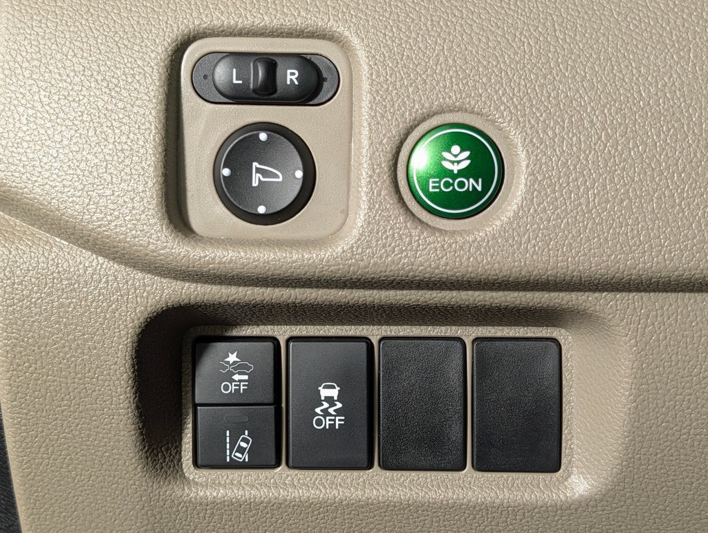 Used 2021 Honda Pilot EX image 32