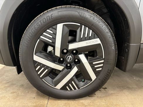 Used 2025 Nissan Kicks SV FWD image 8
