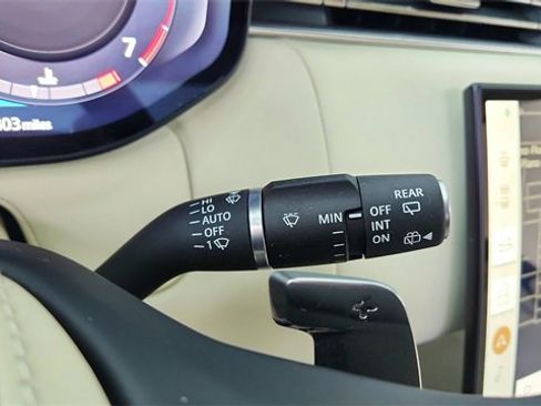 Used 2024 Land Rover Range Rover Long Wheelbase SE image 45