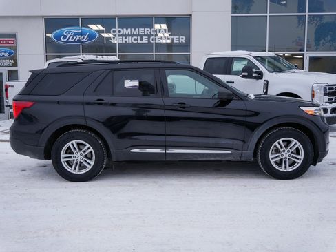 Used 2020 Ford Explorer XLT w/ Equipment Group 202A image 2