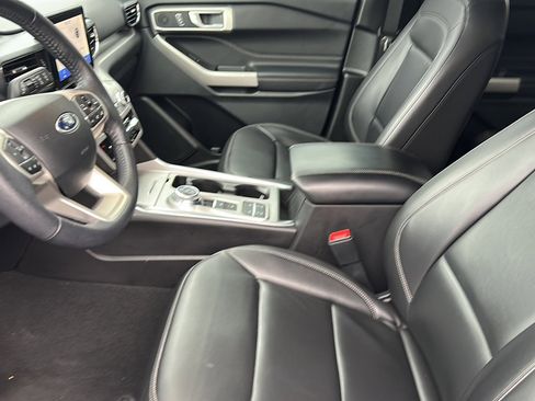 Used 2024 Ford Explorer XLT w/ Equipment Group 202A image 13