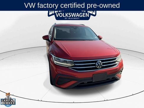 Used 2023 Volkswagen Tiguan SE FWD image 2