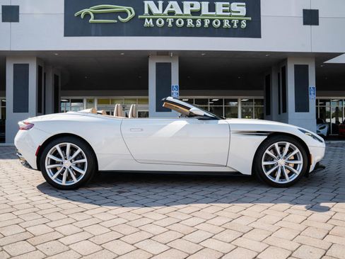 Used 2019 Aston Martin DB11 Volante RWD image 9