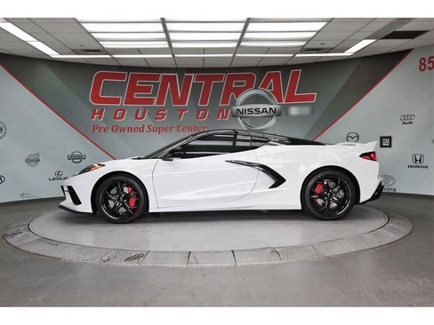 Used 2021 Chevrolet Corvette Stingray Premium Cpe w/ Z51 Performance Package image 3