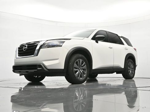 Used 2024 Nissan Pathfinder S image 37