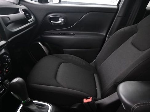 Used 2023 Jeep Renegade Latitude AWD/4WD image 13