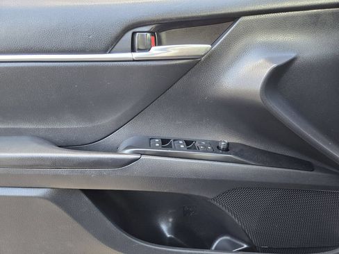Used 2018 Toyota Camry SE FWD image 15