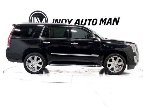 Used 2020 Cadillac Escalade Premium Luxury AWD/4WD image 3