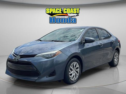 Used 2018 Toyota Corolla LE image 3
