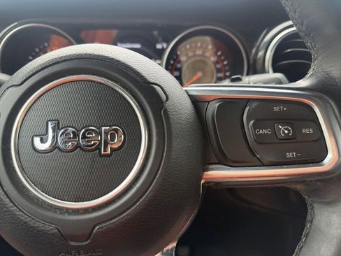 Used 2020 Jeep Wrangler Unlimited Sahara AWD/4WD image 26