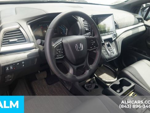 Used 2024 Honda Odyssey Sport image 8