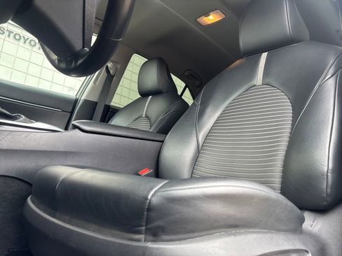 Used 2020 Toyota Camry SE image 9