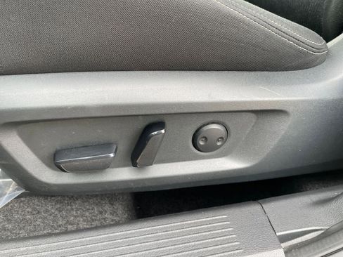 Used 2025 Nissan Rogue SV image 22