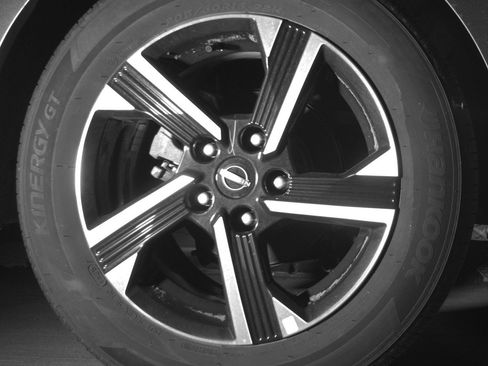 Used 2025 Nissan Sentra SV FWD image 15