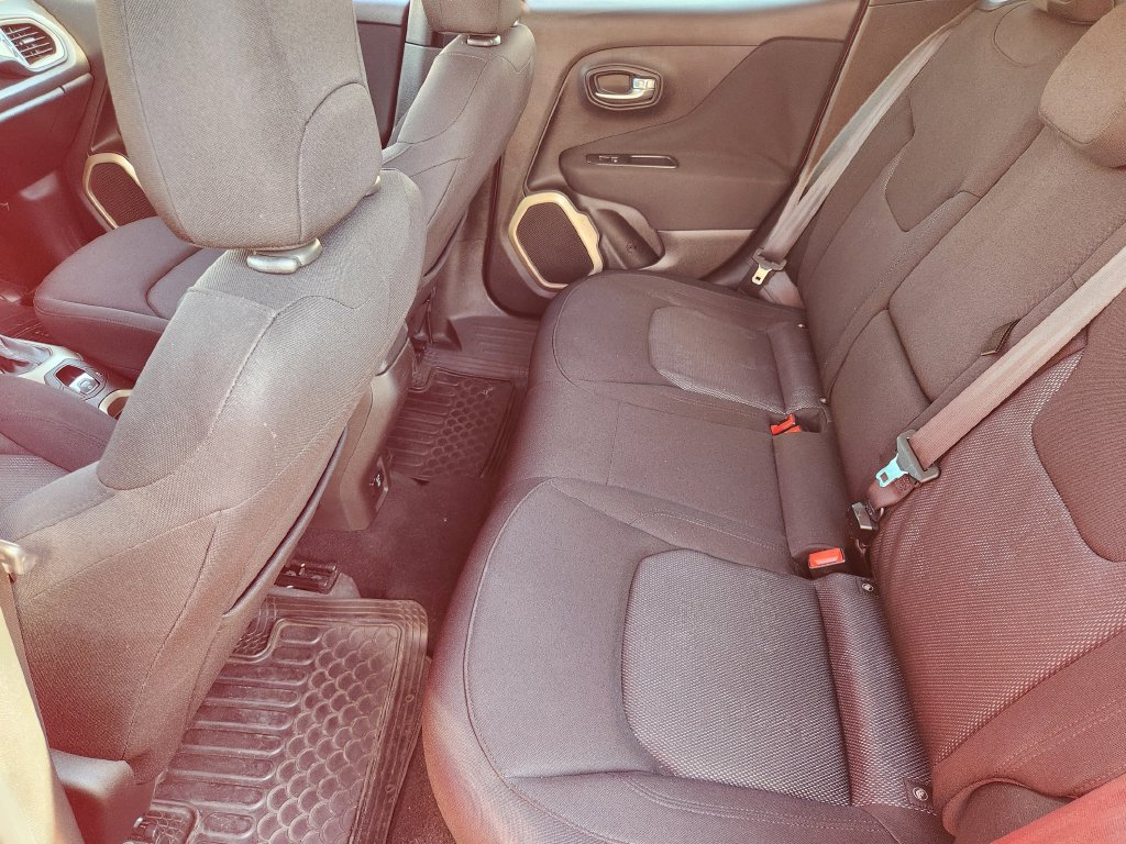Used 2017 Jeep Renegade Latitude w/ Advanced Technology Group FWD image 30