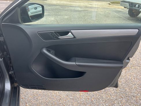 Used 2016 Volkswagen Jetta Sport image 41