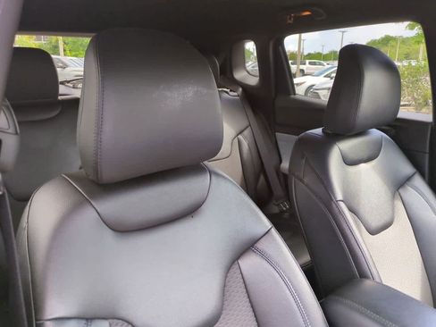 Used 2025 Jeep Compass Latitude AWD/4WD image 7
