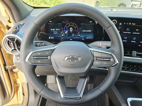 New 2027 Chevrolet Equinox LT w/ Convenience Package II FWD image 17