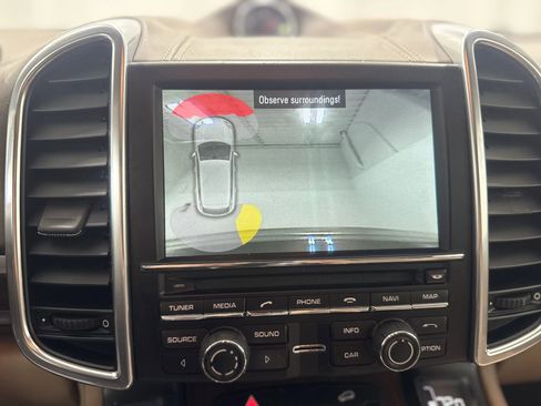 Used 2014 Porsche Cayenne S image 22