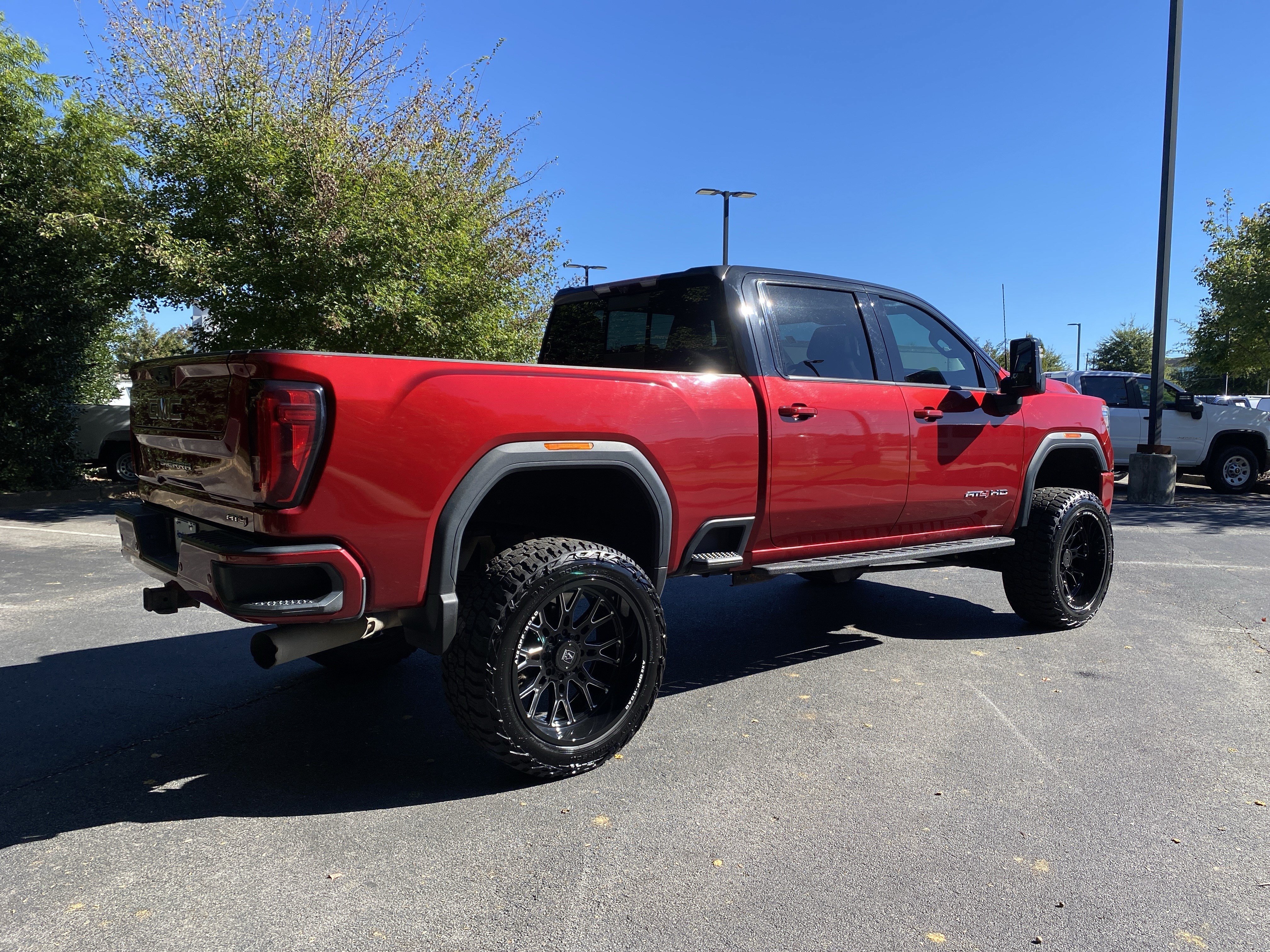 Used 2021 GMC Sierra 2500 AT4 w/ AT4 Premium Plus Package AWD/4WD image 9