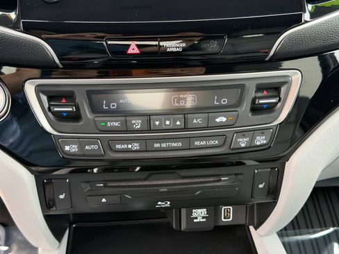 Used 2021 Honda Pilot Touring image 23