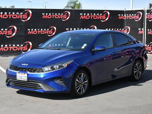 Used 2024 Kia Forte LXS w/ LXS Technology Package FWD image 3