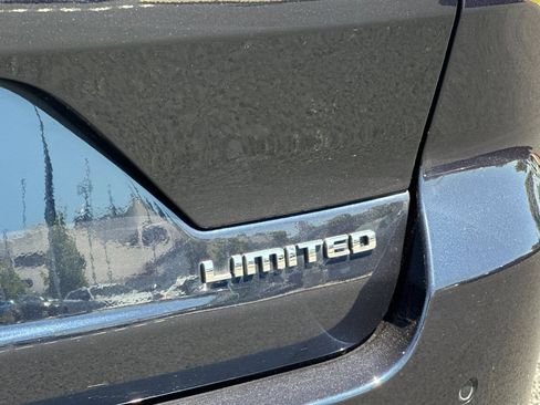 Used 2023 Jeep Grand Cherokee Limited w/ Trailer Tow Prep Group (B) AWD/4WD image 21