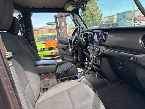 Used 2018 Jeep Wrangler Unlimited Sport S AWD/4WD image 20