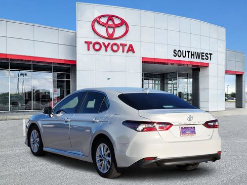 Used 2023 Toyota Camry LE image 4