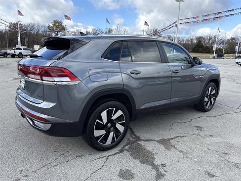 Used 2025 Volkswagen Atlas Cross Sport SE image 7