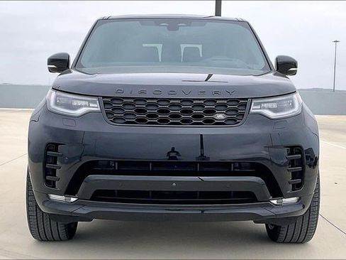 Used 2025 Land Rover Discovery Dynamic SE image 3