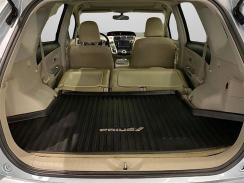 Used 2014 Toyota Prius V Five image 25