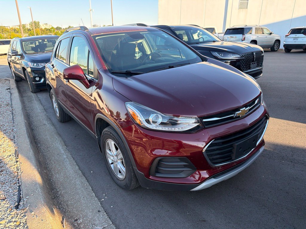 Used 2017 Chevrolet Trax LT w/ LT Convenience Package AWD/4WD image 1