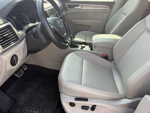 Used 2018 Volkswagen Atlas SEL AWD/4WD image 14