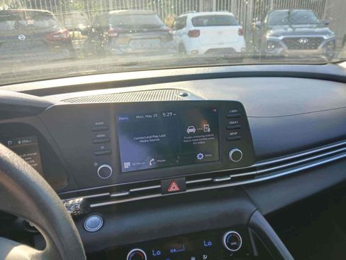 Used 2023 Hyundai Elantra SEL FWD image 14