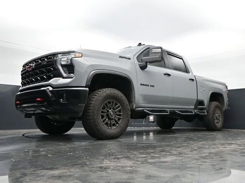 Used 2025 Chevrolet Silverado 2500 ZR2 w/ Technology Package AWD/4WD image 38