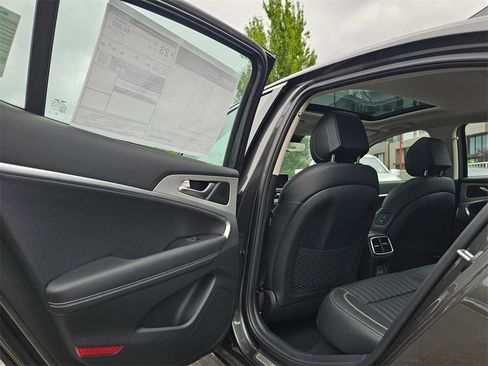 New 2026 Genesis G70 2.5T Prestige image 18