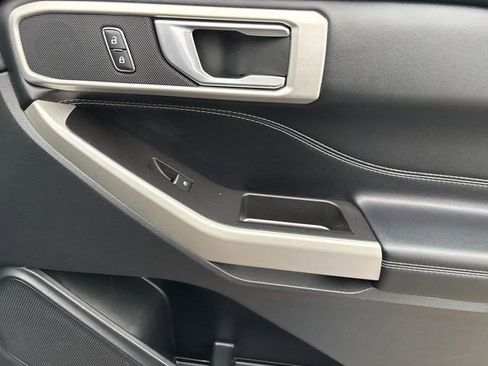 Used 2022 Ford Explorer XLT image 43