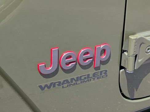 Used 2022 Jeep Wrangler Unlimited Rubicon w/ Steel Bumper Group AWD/4WD image 11