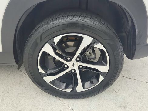 Certified 2024 Chevrolet Trax RS FWD image 24
