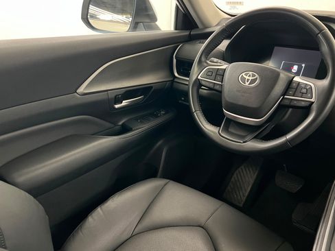Used 2025 Toyota Grand Highlander AWD image 12