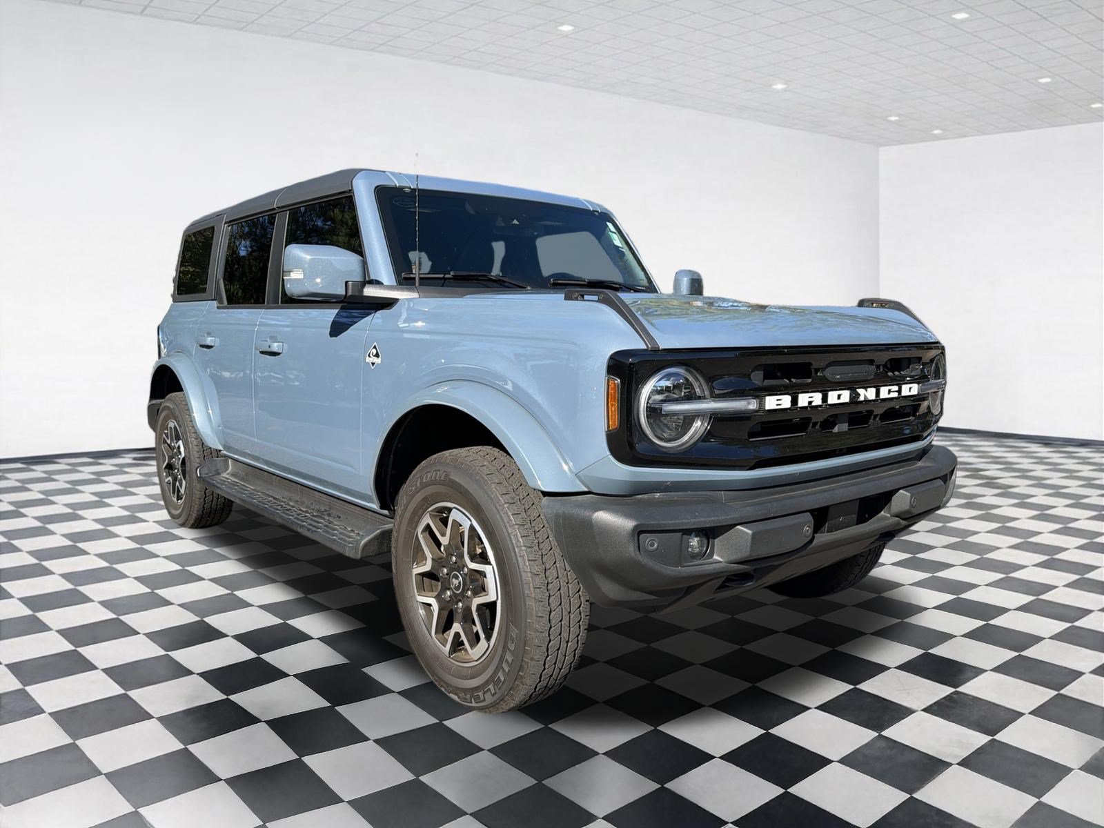 Used 2025 Ford Bronco Outer Banks AWD/4WD image 3