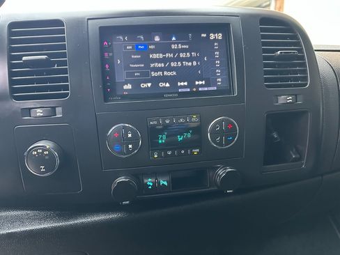 Used 2007 GMC Sierra 2500 SLE w/ Z71 Off-Road Package image 19