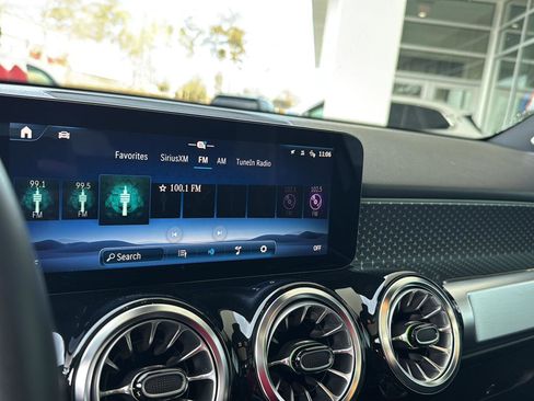 Used 2024 Mercedes-Benz GLB 250 GLB 250 image 21