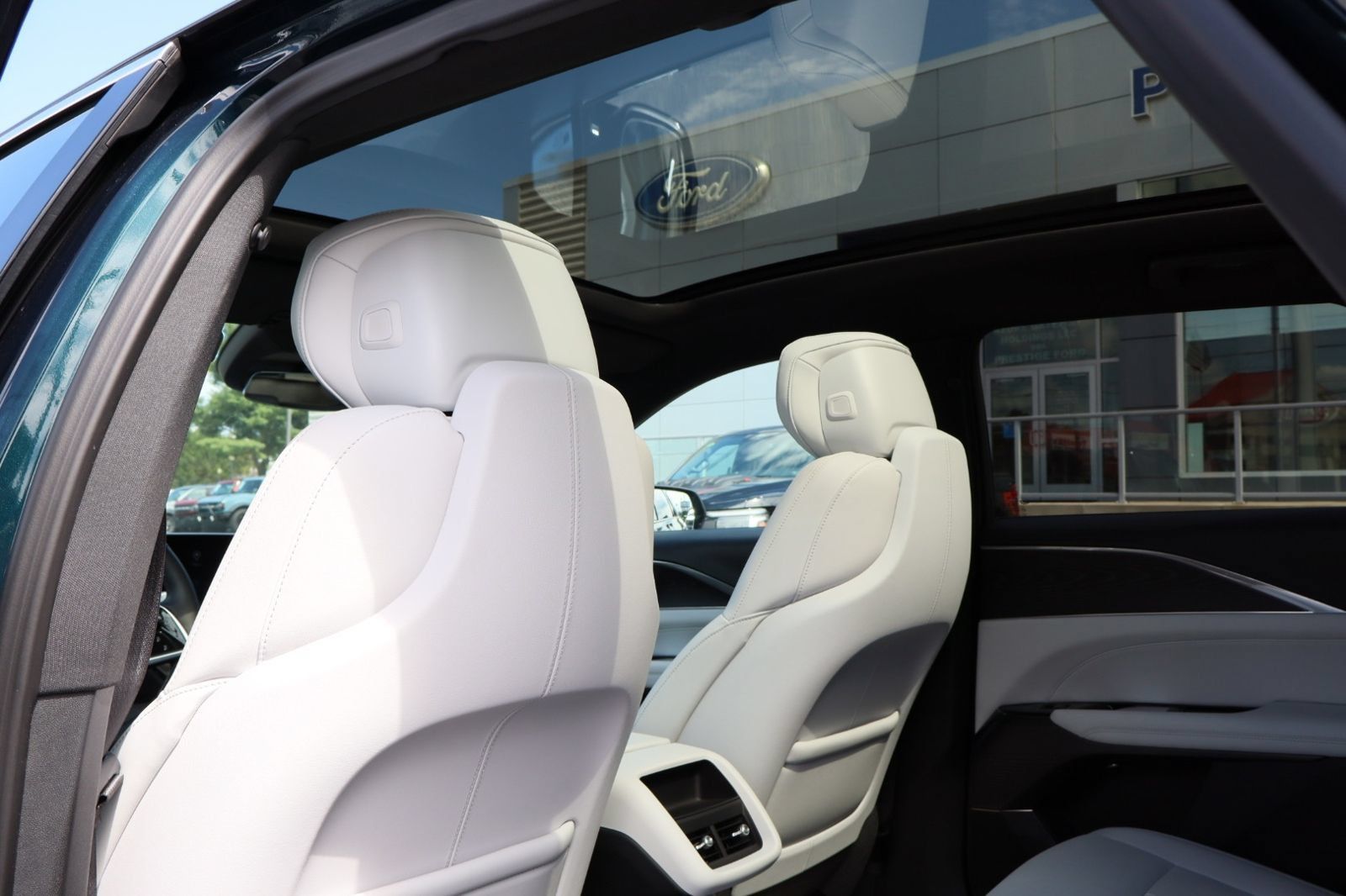 Used 2024 Cadillac Lyriq Luxury AWD/4WD image 34