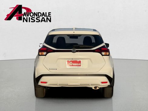 Certified 2025 Nissan Kicks Play S FWD image 4
