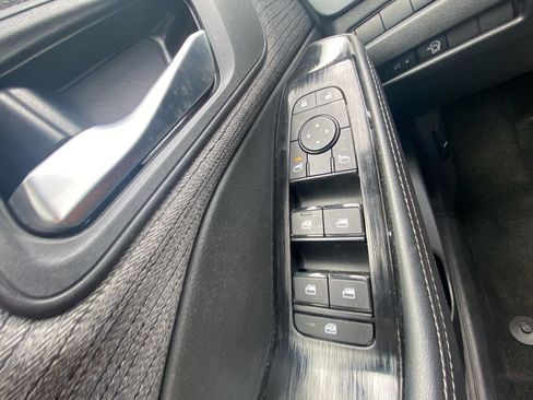 Used 2023 Nissan Rogue SV AWD/4WD image 12